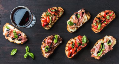 Brushetta aperatifler için şarap