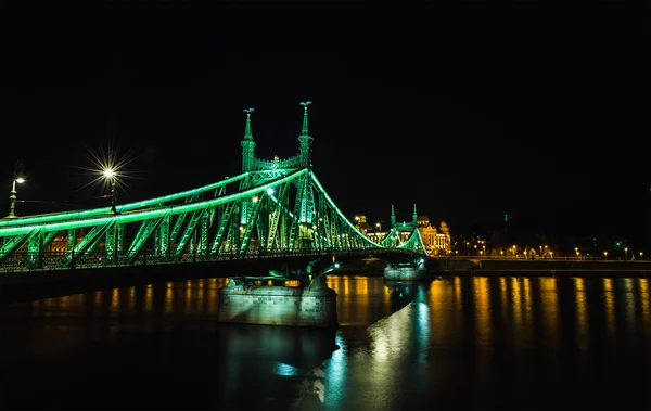 Vrijheidsbrug in de begroting — Stockfoto