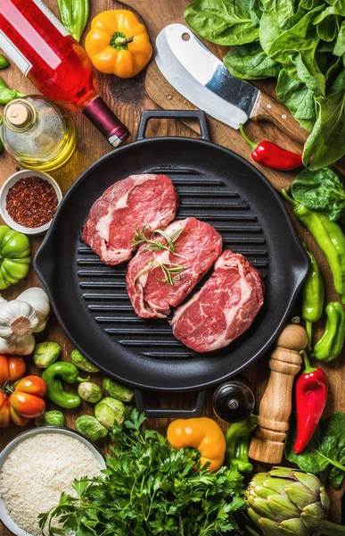 Ingrédients pour cuisiner un dîner de viande sain — Photo