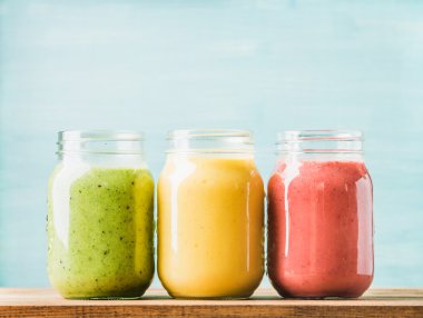 Taze karışık meyve smoothies 