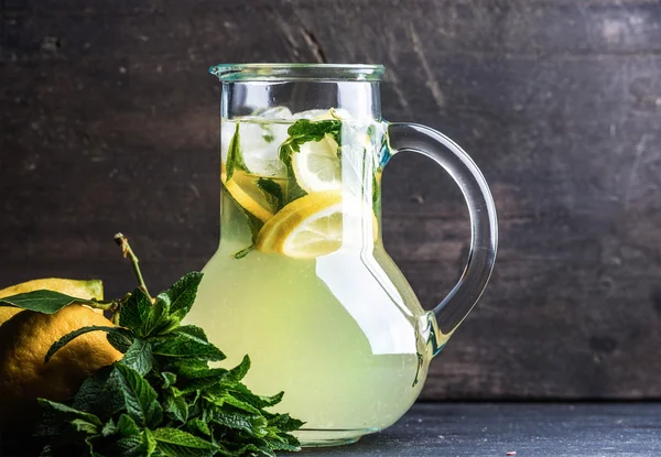 Limonata di menta fatta in casa — Foto Stock