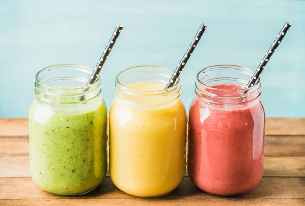 Taze karışık meyve smoothies 