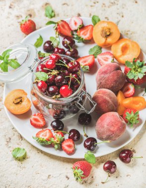 Sağlıklı yaz meyve çeşitli