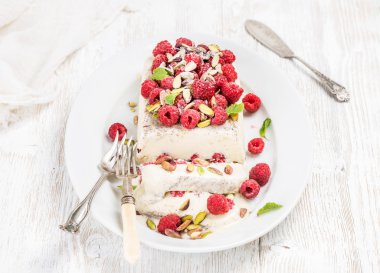 Fıstıklı semifreddo ev yapımı