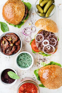 Ev yapımı sığır eti Burger 