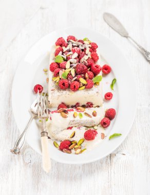 Fıstıklı semifreddo ev yapımı
