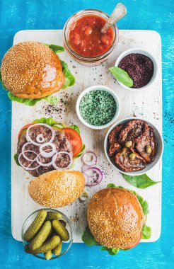 Ev yapımı sığır eti Burger 