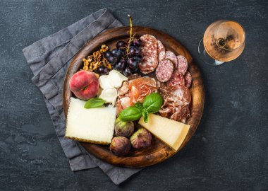 İtalyan antipasti aperatifler 
