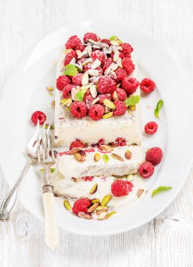Fıstıklı semifreddo ev yapımı