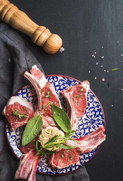 Raw uncooked lamb chops — Stock Photo, Image