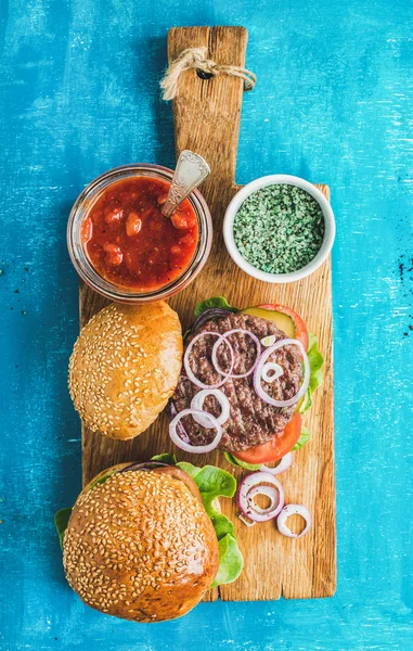 Homemade beef burgers — Stock Photo, Image