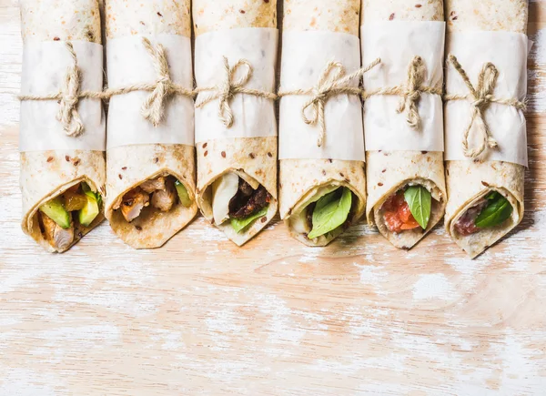 Tortilla wraps med olika fyllningar — Stockfoto