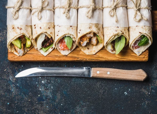 Tortilla Wraps mit verschiedenen Füllungen — Stockfoto