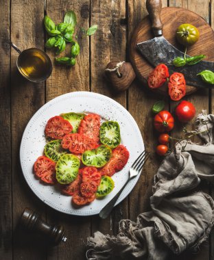 Zeytinyağlı domates salatası. 