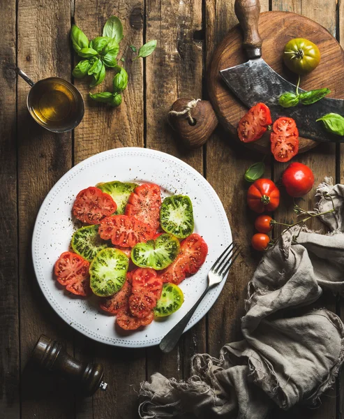 Ensalada de tomate con aceite de oliva —  Fotos de Stock