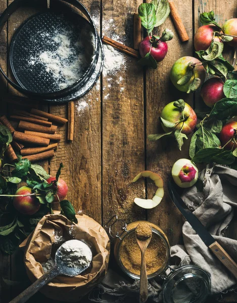 Zutaten zum Kochen von Apfelkuchen — Stockfoto