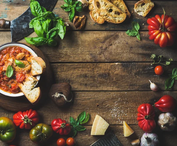 Ιταλικά ψητό σούπα από ντομάτα και σκόρδο — Φωτογραφία Αρχείου