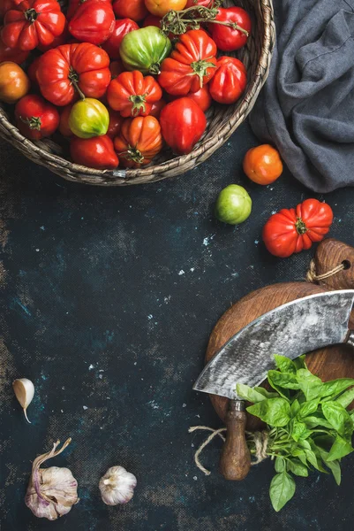 新鲜的多彩成熟传家宝西红柿 — 图库照片