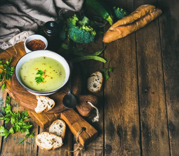 Homemade pea, broccoli, zucchini cream soup — Stock Photo, Image