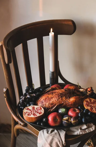 Whole Oven Roasted Duck Ripe Seasonal Fruits Thanksgiving Holiday Christmas — Stock Photo, Image