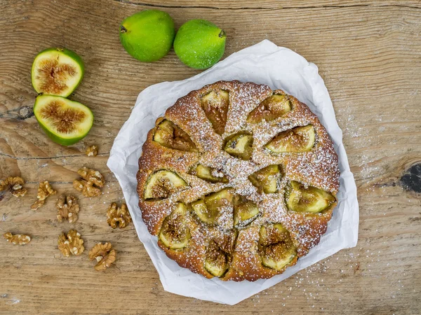 Пирог с грецкими орехами — стоковое фото