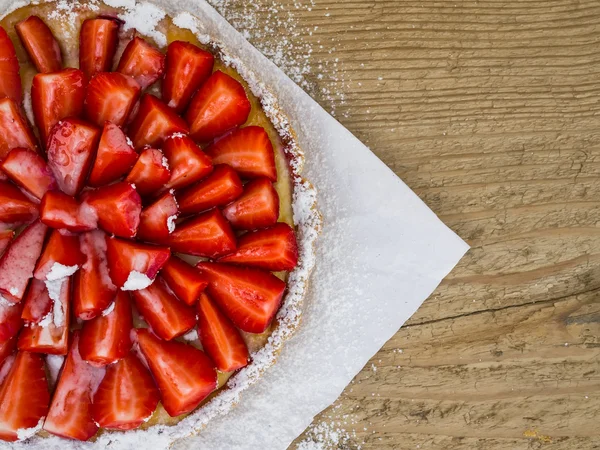 Strawberry cheesecake på en trä bakgrund — Stockfoto