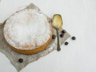 Muhallebi vişneli pasta