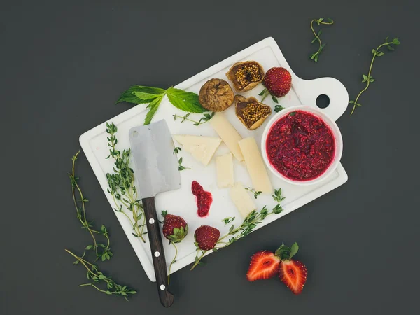 Cheese and fruit set on a dark surface — Stock Photo, Image