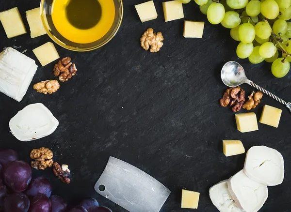 Cheese selection with fresh grapes, walnuts and honey on a dark — Stock Photo, Image