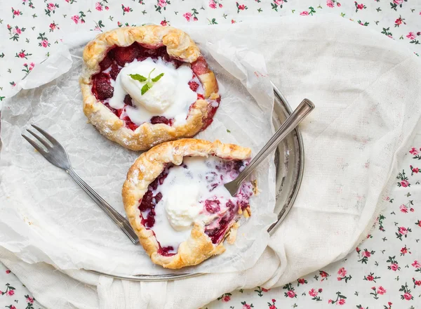 Small rustic berry galettes with ice-cream on a silver dish — Stock Photo, Image