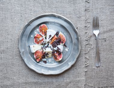 Oluşan taze incir ve brie peyniri bal, Tatlı alm