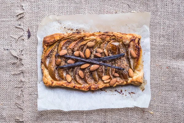 Pear square galette with almond and vanilla over a sackcloth sur — Stock Photo, Image