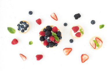 Ricotta tart taze çilek ile