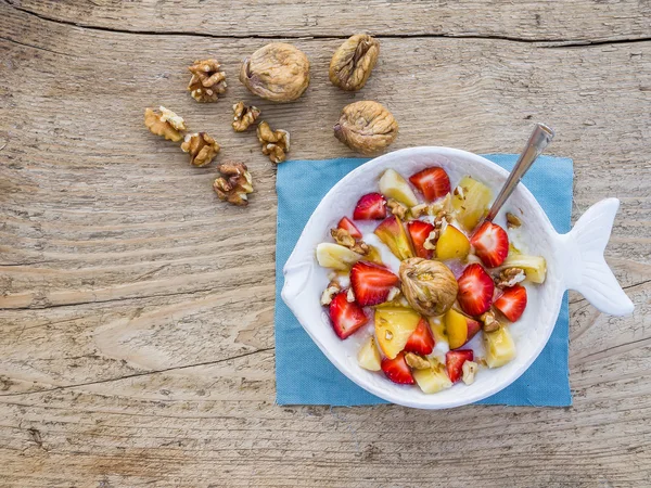 A bawl of fruit, walnuts and yogurt — Stock Photo, Image