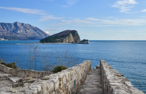 Utsikten över Saint Nikolas ön och Adriatiska havet från den — Stockfoto