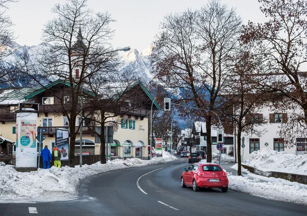 Město Garmisch-Partenkirchen v Bavorských Alpách, Německo, 06.01.201 — Stock fotografie