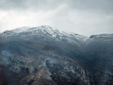 Puslu dağına rock Moraca nehir Kanyon, Kuzey Karadağ üzerinden görüntülemek