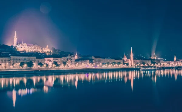 River view of Budapest, Hungary, at night, illuminated Buda side — Stock Photo, Image