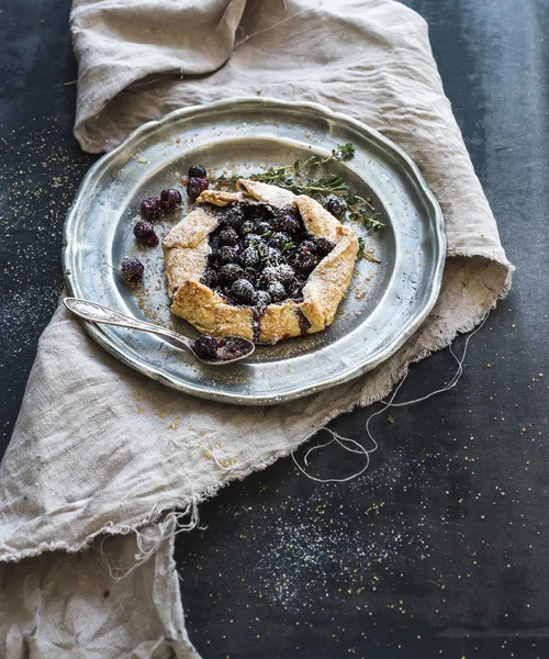 Pastel crujiente casero o galette con arándanos — Foto de Stock