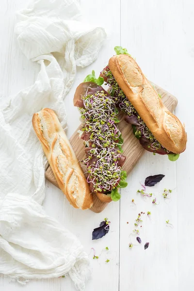 Sanduíches com carne bovina — Fotografia de Stock