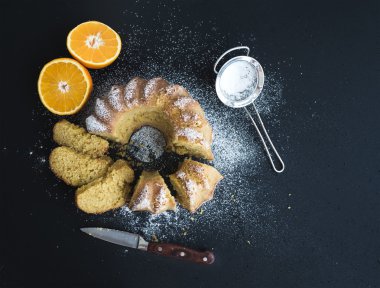 yoghurt cake with sugar powder