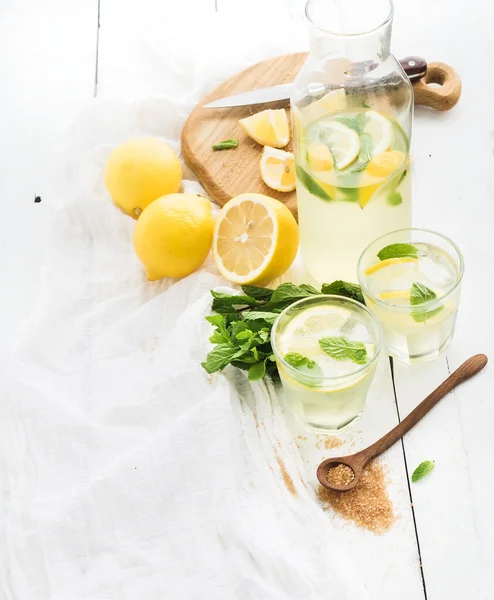 Taze ev yapımı limonata — Stok fotoğraf