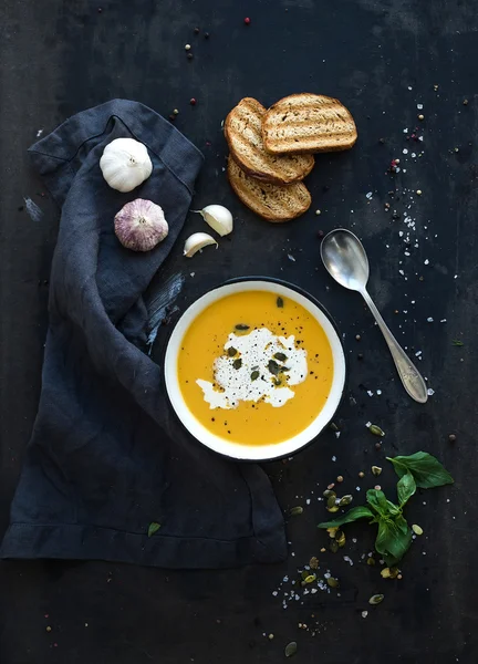 Sopa de abóbora com creme — Fotografia de Stock