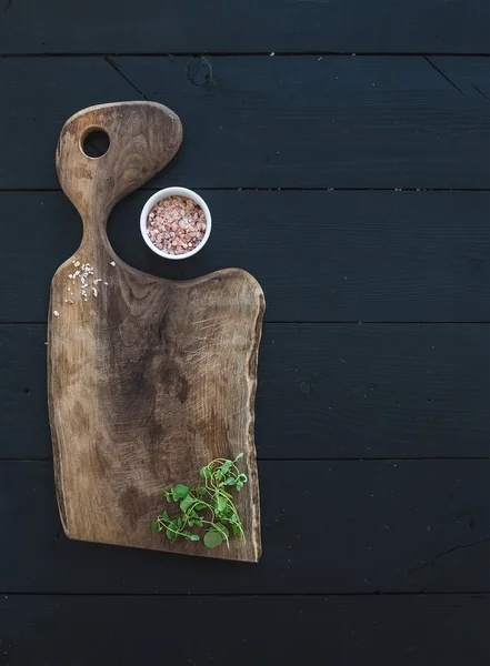 Kitchen-ware set. Old rustic chopping board — Stock Photo, Image