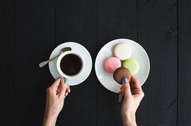 Macaron Çerezler, fincan espresso