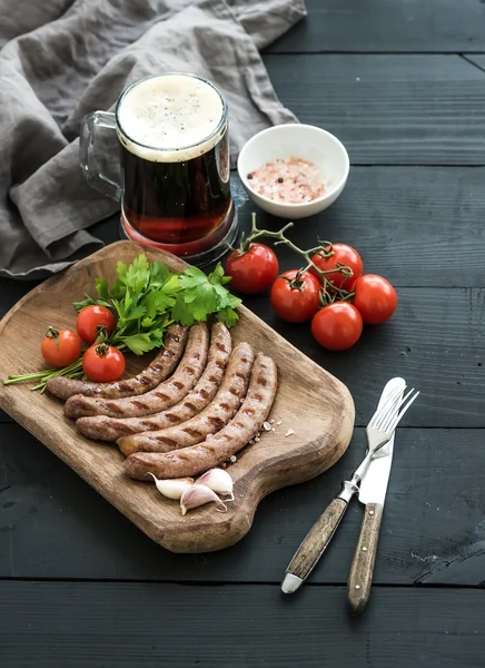 Gegrilde worstjes met groenten — Stockfoto