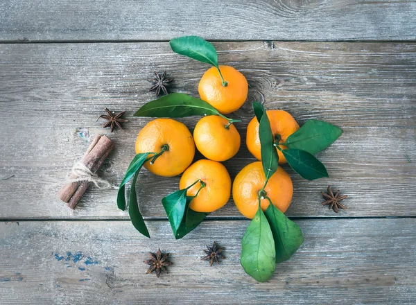 Fresh mandarines with cinnamon — Stock Photo, Image