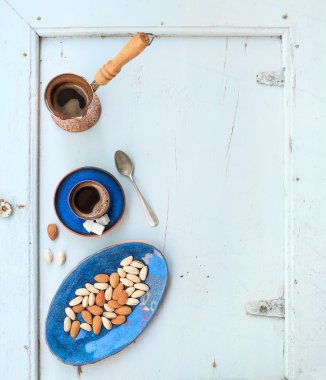 Black coffee with almonds and pistachios