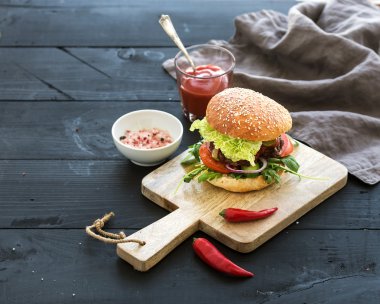 Taze ev yapımı hamburger
