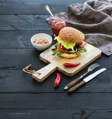 Taze ev yapımı hamburger